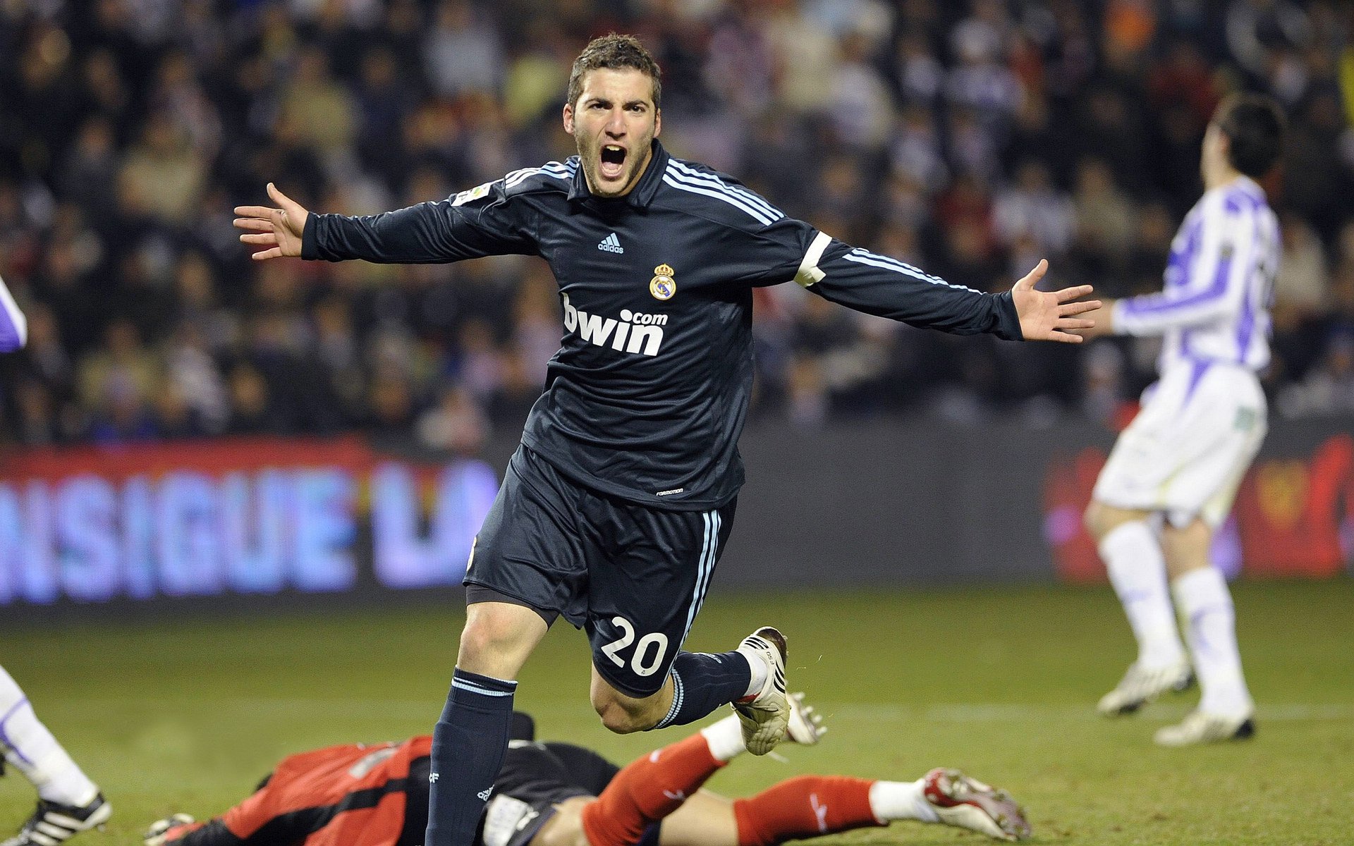 “未来之星：潜力无限的年轻球员揭秘”，未来之星指什么人物